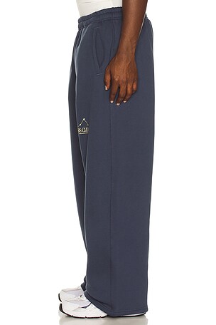 DRMERS CLUB Find Your Own Signs Sweatpants in Blue