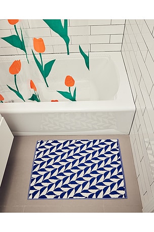 Dusen Dusen Scallop Bath Mat in Navy