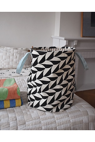 Dusen Dusen Scallop Canvas Laundry Hamper