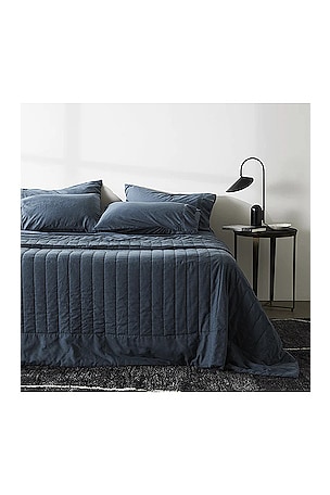 Ettitude King/Cal King Linen+ Coverlet in Navy