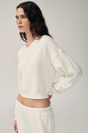 Cropped V-neck Sweatshirt Eterne