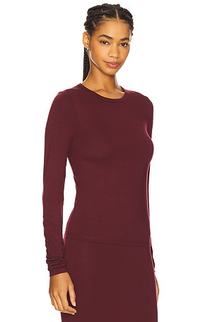 Eterne Fitted Crewneck Long Sleeve Soft Jersey T-Shirt in Wine