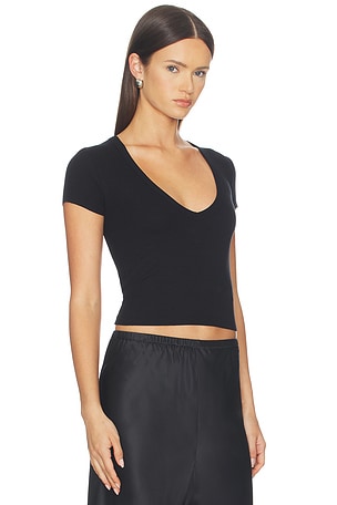 Eterne Short Sleeve V-neck Baby Tee in Black. Size XL. Also