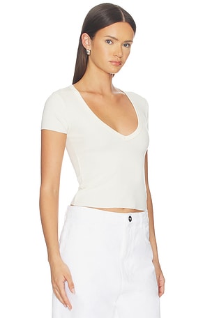 Eterne Short Sleeve V-neck Baby Tee in Cream. Size XL. Also