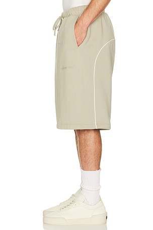 Fear of God ESSENTIALS Active Trace Relaxed Short in Grey