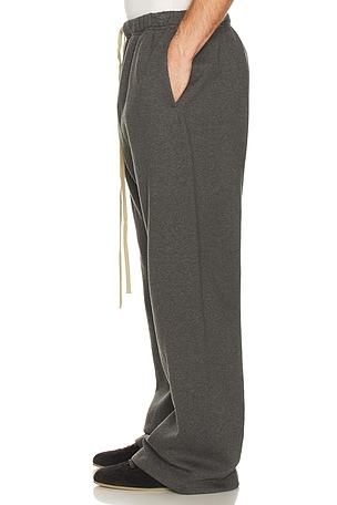 Fear of God ESSENTIALS PANTALON SWEAT FLARE en Noir