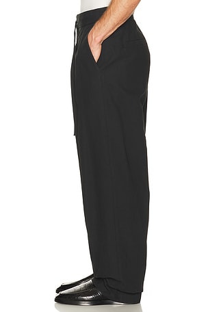 Fear of God ESSENTIALS PANTALON PLEAT en Noir
