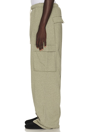 Fear of God ESSENTIALS PANTALON SWEAT CARGO en Gris