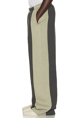 Fear of God ESSENTIALS Panelled Lounge Pant in Grey