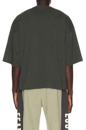 Fear of God ESSENTIALS Merch Tee en Noir