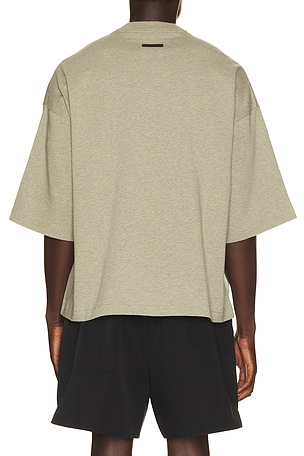 Fear of god essentials camiseta merch en color gris