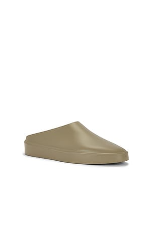 Fear of god essentials pantuflas essentials en color gris