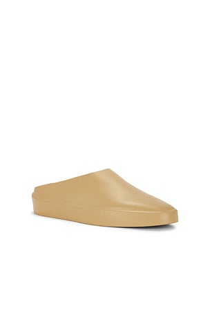 Fear of god essentials pantuflas essentials en color marrón