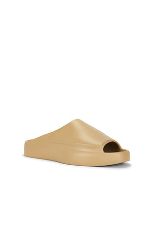 Fear of God ESSENTIALS Los Feliz Slide en Marron