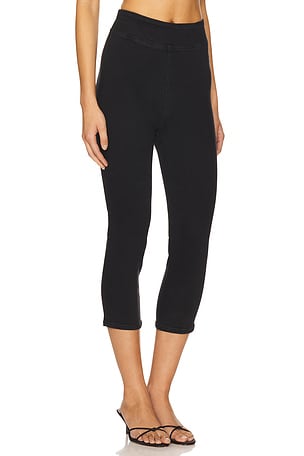 FRAME Jetset City Capri Pant in Black