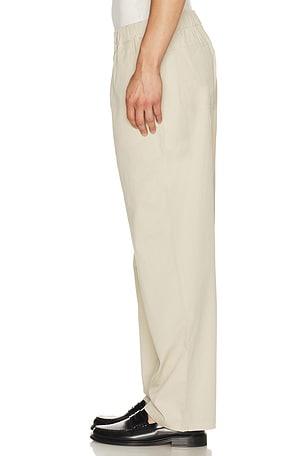 FRAME Relaxed Cotton Trousers in Beige