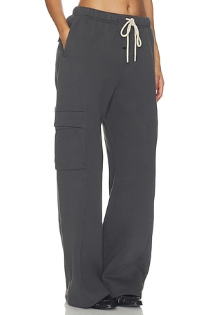 Fear of God ESSENTIALS Cargo Relaxed Sweatpant in Grey. Size M. Also