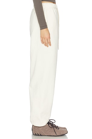 Fear of God ESSENTIALS Classic Fleece Sweatpant in Ivory. Size L. Also