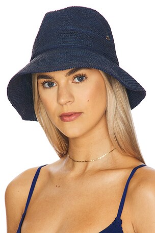 x REVOLVE Sweetheart Clip