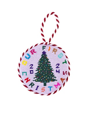 ENFEITE BORDADO NEEDLEPOINT ORNAMENT Furbish Studio