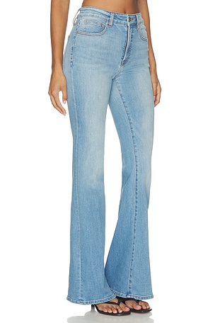 Good American Good Legs Flare Jeans en Bleu