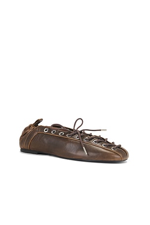 Ganni Ganni bailarina con cordones y textura arrugada eyelets en color verde oliva talla 40 en Verde Oliva - Olive