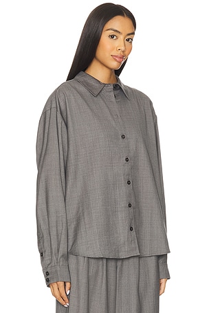 Gestuz Zeffy Shirt in Grey. Size 42. Also