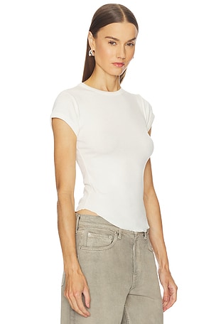 GRLFRND T-SHIRT SCOOP HEM BABY TEE en Ivoire