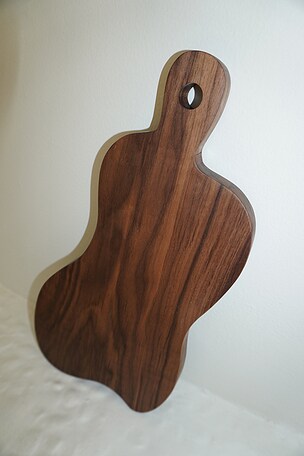 Huegah home bandeja N/Ara charcuterie board en color marrón