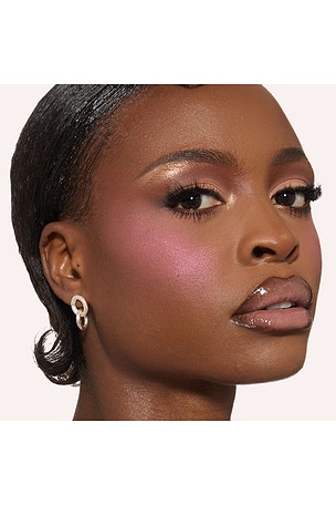 Huda Beauty Blush Filter Blurring Blushlighters Palette in Baby Pink