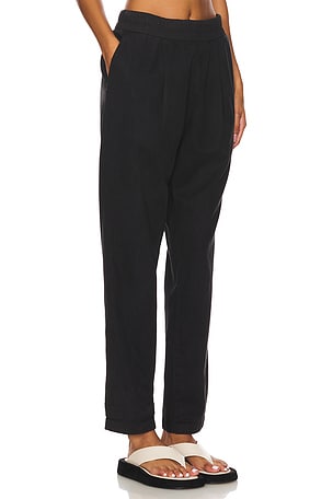 James Perse Pleat Relaxed Fit Pant in Black