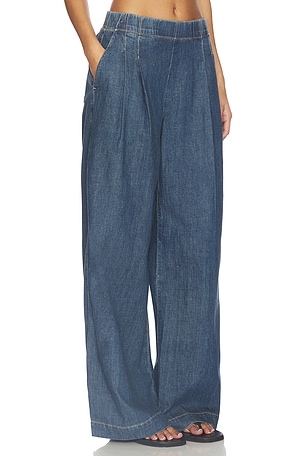 James Perse Denim Pleated Pant in Blue. Size 4 (L/XL). Also