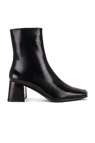 Slique Boot Jeffrey Campbell