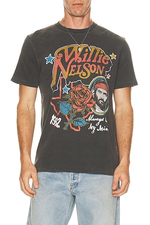 Willie Nelson 1982 Vintage Tee Junk Food