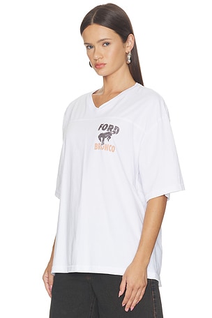 Junk food camiseta ford bronco oversized en color blanco