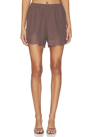 Lilah Short L'Academie