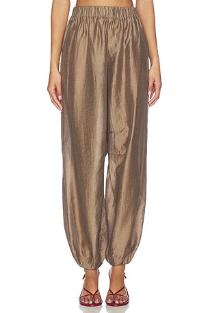 by Marianna Harmi Pant L'Academie