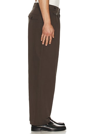 Le17Septembre Two Tuck Trousers in Brown. Size 50. Also