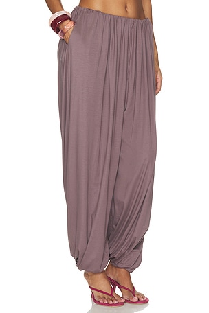 Lene & Dot PANTALON DRAPÉ EN MAILLE DIANE en Mauve