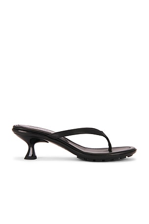 Mari Sandal Mansur Gavriel
