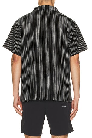 Maui and Sons Ashline Short Sleeve Shirt in Black. Size XL/1X. Also