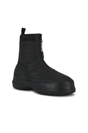 MOON BOOT Luna Zip Boot in Black. Size 45. Also
