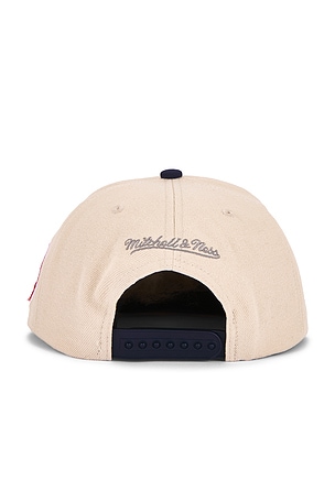 Mitchell & Ness MLB Yankees Across The Board Snapback Hat in Cream