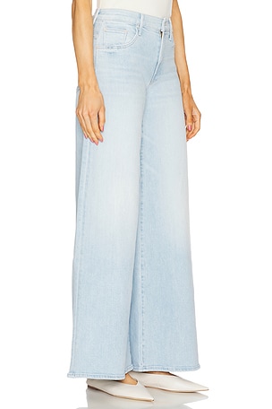 MOTHER The Swisher Sneak Jeans in Blue