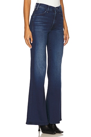 MOTHER The Hustler Roller Sneak Jeans in Blue