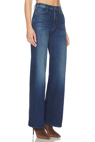 MOTHER The Hustler Roller Sneak Jeans in Blue