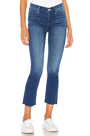 マーズ MOTHER The Mid Rise Dazzler Crop Fray in Squeeze It | REVOLVE