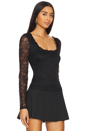 More to come micayla top en color negro