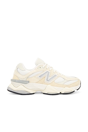 9060 SneakerNew Balance$150