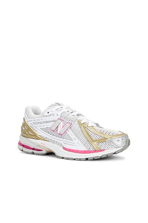 New Balance 1906r Sneakers in Metallic Silver